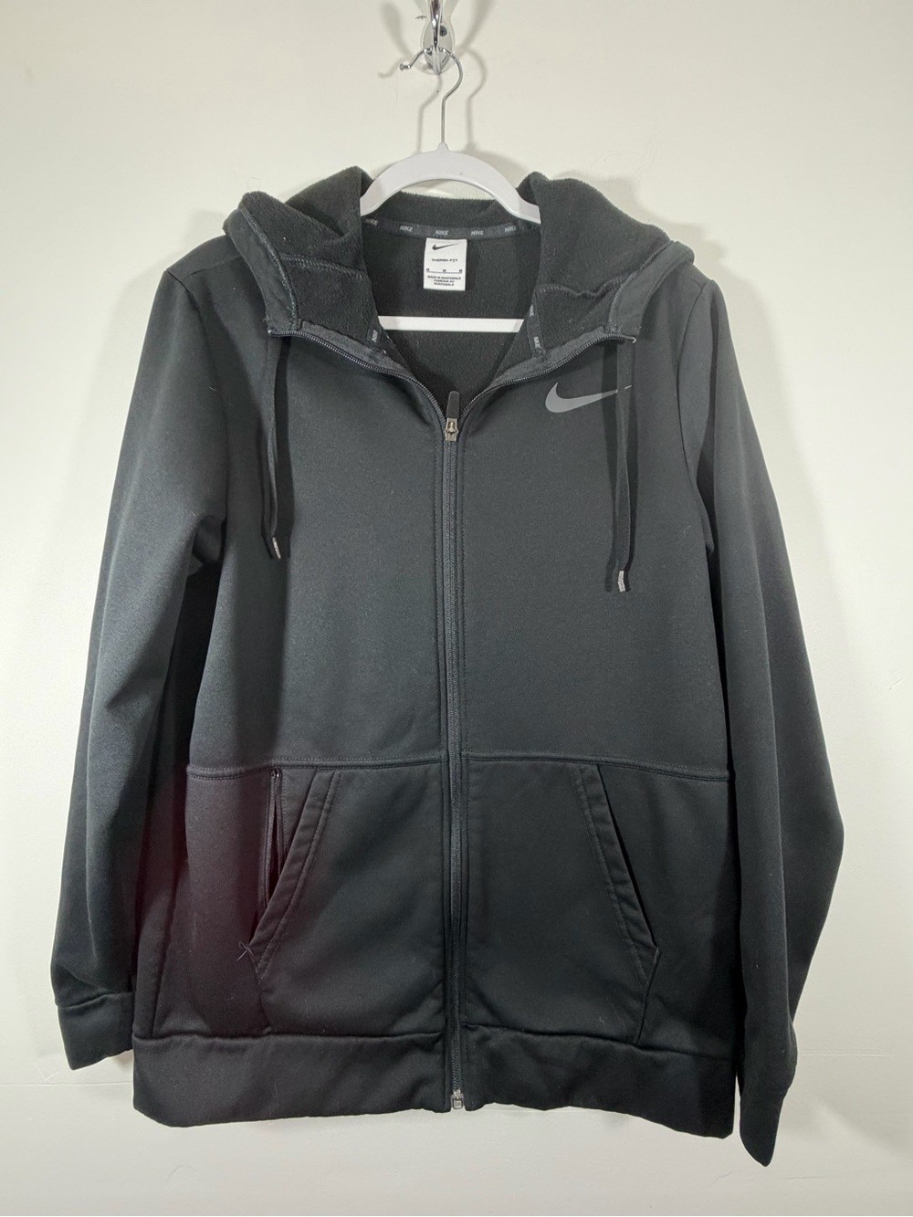 Nike Men’s Black Full-Zip Hooded Performance Jacket Therma-fit